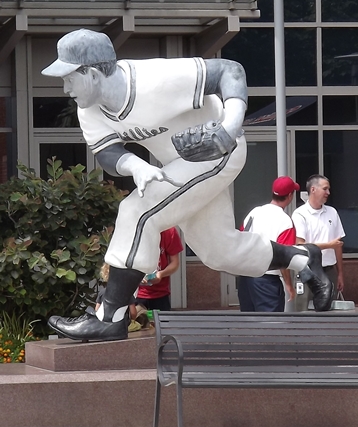 Statue Robin Roberts