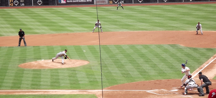 Tim Hudson pitching for the Giants